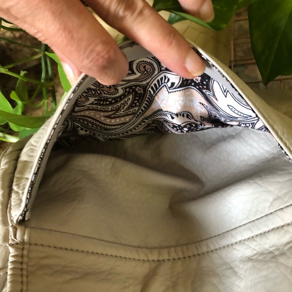 Elegant Vegan Leather Women's Crossbody Bag 👜 Color Taupe Adjustable Strap - Picture 14 of 14